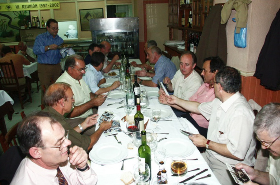 53 - En el restaurante Oasis - 2002